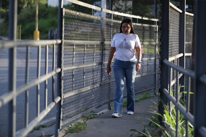 Gritos de ayuda son silenciados con música a todo volumen: