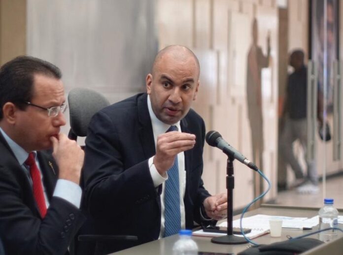 Juan Carlos Apitz: Larry Devoe está sancionado por Canadá por