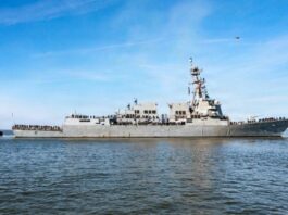 Relevaron al comandante del USS Truxtun tras la colisión del destructor con buque en el Caribe