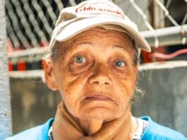 Foro Penal acompañó en tribunales a madre del preso político Víctor Quero, desaparecido desde enero 2025 (VIDEO)