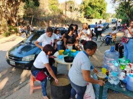 Familias realizaron "sopa comunitaria" mientras esperaban liberaciones de presos políticos en Yare este #22Feb