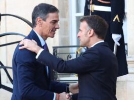 Macron traslada a Sánchez la solidaridad de Francia tras las amenazas de Trump