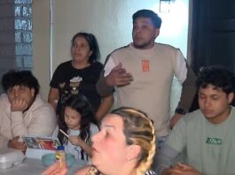 Viven en Miami y quieren volver a Venezuela, pero por una estafa quedaron varados en el aeropuerto