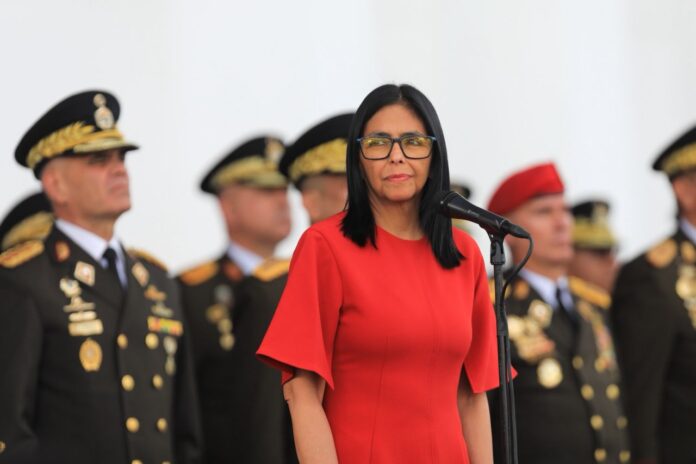Delcy Rodríguez habló de "fortalecer la Fanb" tras sacudón militar