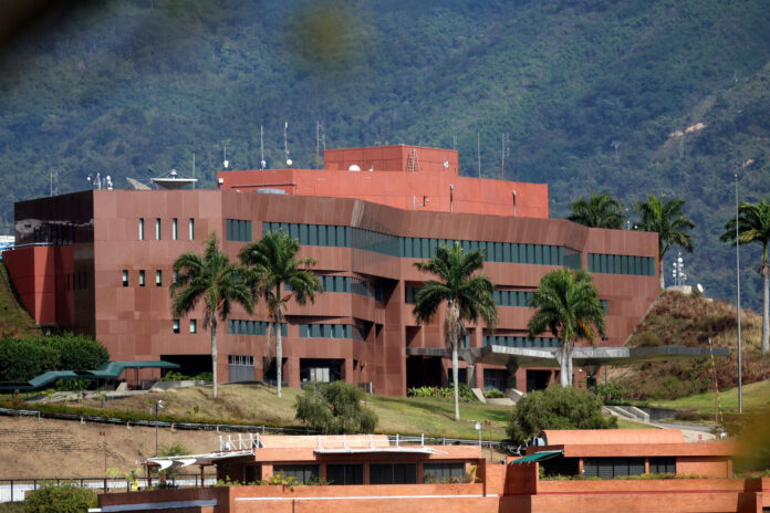 Embajada de EEUU en Venezuela reabre formalmente mientras avanza el