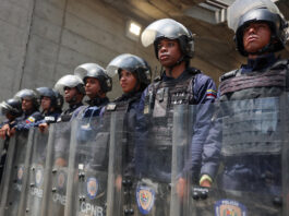 “No quiero irme de mi país”: joven pidió a Laura Dogu que vea la represión chavista (VIDEO)