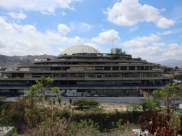 Ropa sucia y tabletas de chocolate: cómo los presos políticos envían mensajes secretos desde El Helicoide