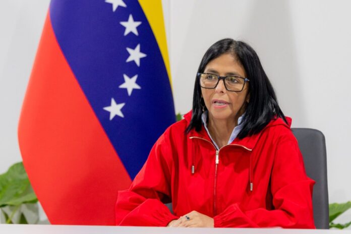 Delcy Rodríguez no está en Venezuela: salió por primera vez