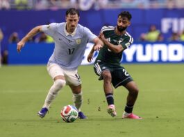 Uruguay salvó los corotos en su debut frente a Arabia Saudí con un empate agónico